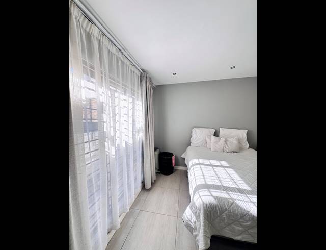 5 BEDROOM FREEHOLD FOR SALE IN ROCKDALE